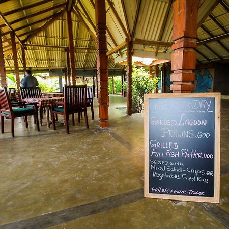 Yoho Rivi Ras Hotel Dehiwala-Mount Lavinia Exterior foto